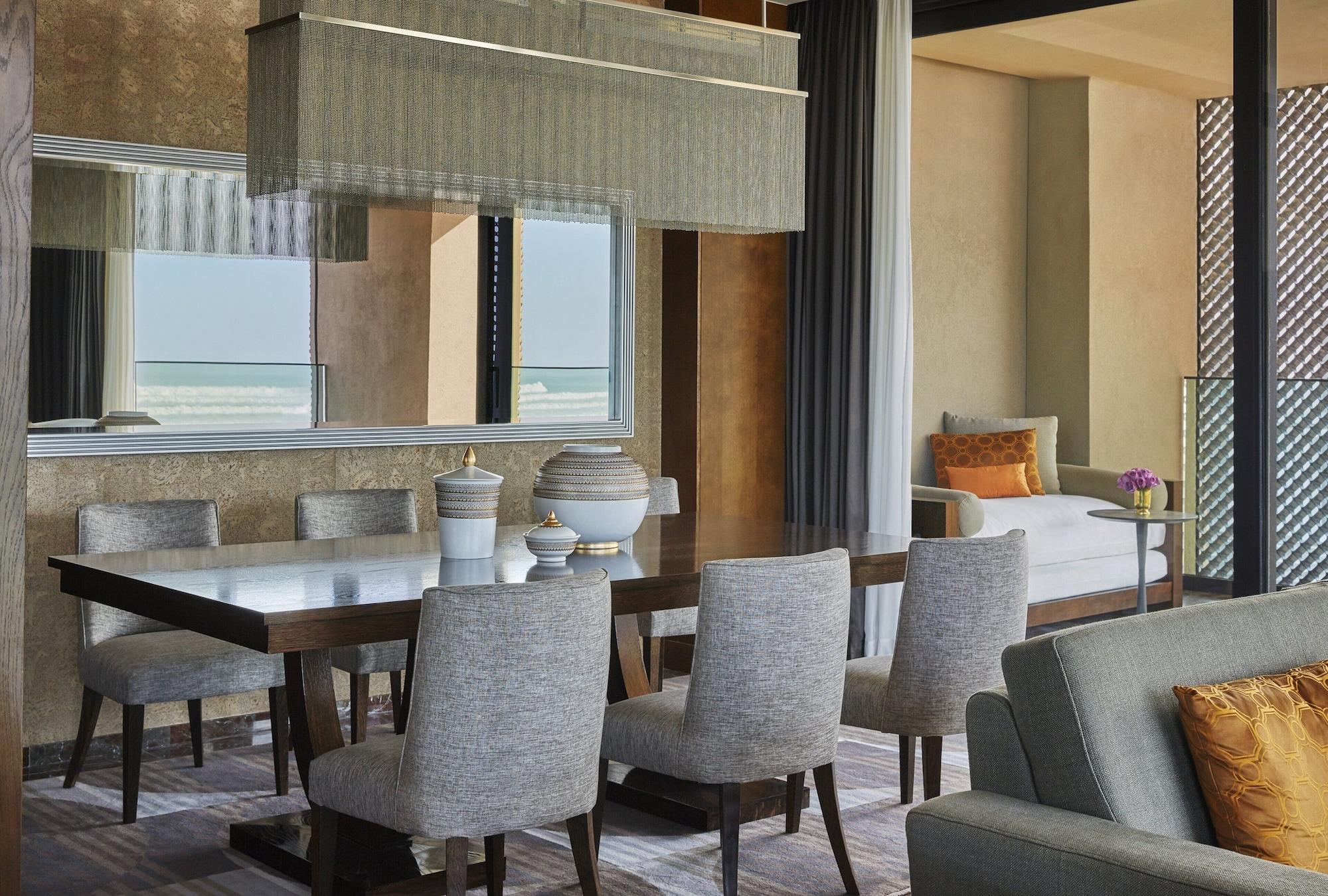 Four Seasons Hotel Casa Blanca Exterior foto A suite at the Ritz-Carlton, DIFC