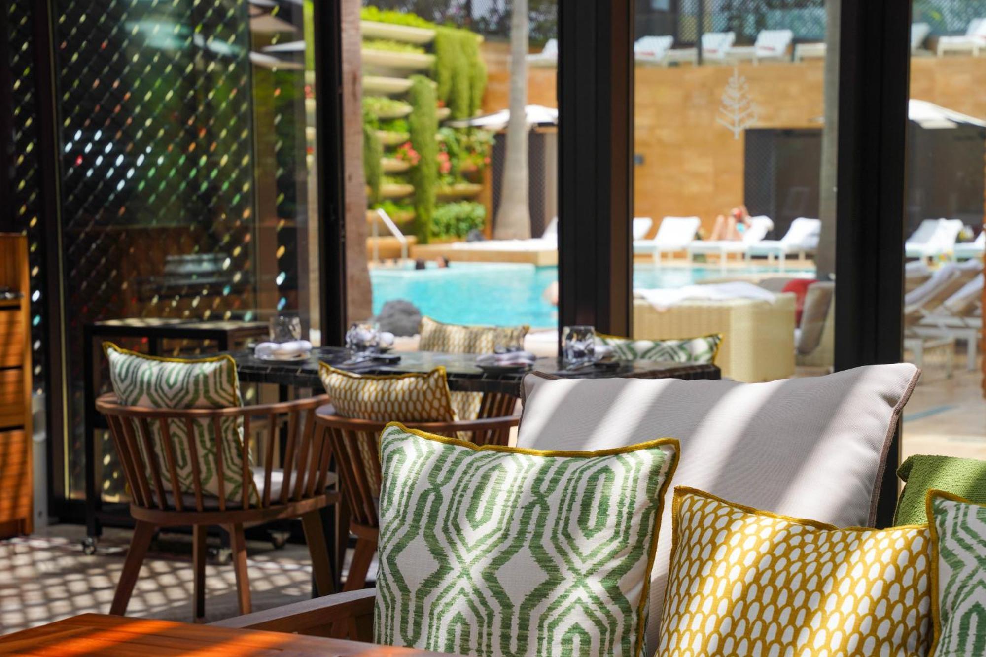 Four Seasons Hotel Casa Blanca Exterior foto The Pool Bar